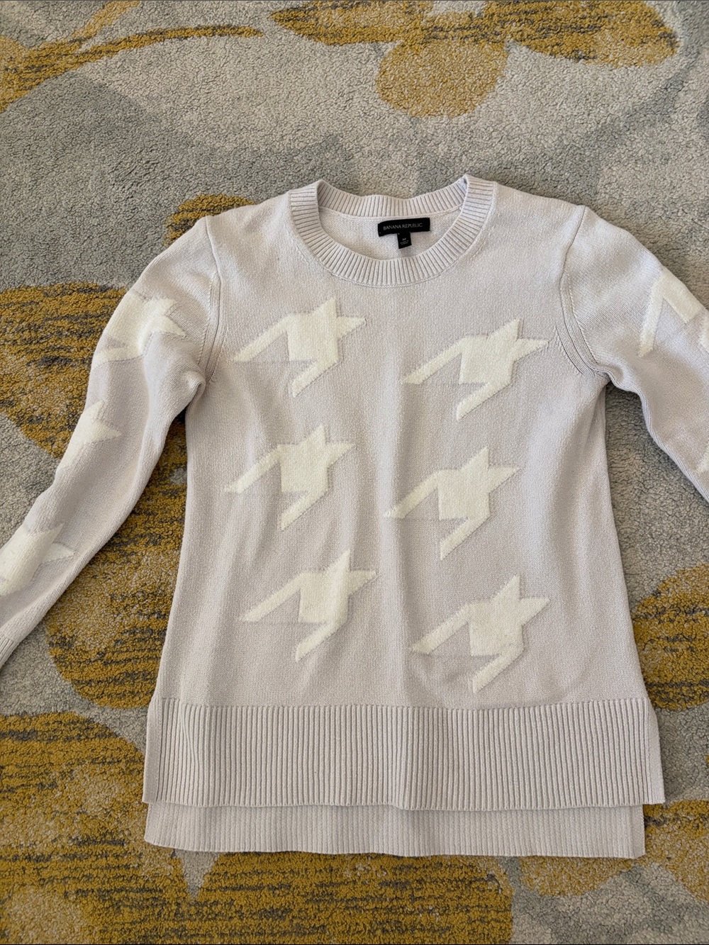 Banana Republic Light Gray Crewneck Sweater with Raised Pattern